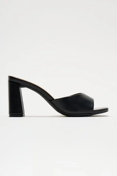 BAMBOO® Women's Square Toe Chunky Heel Mule Slide Sandals