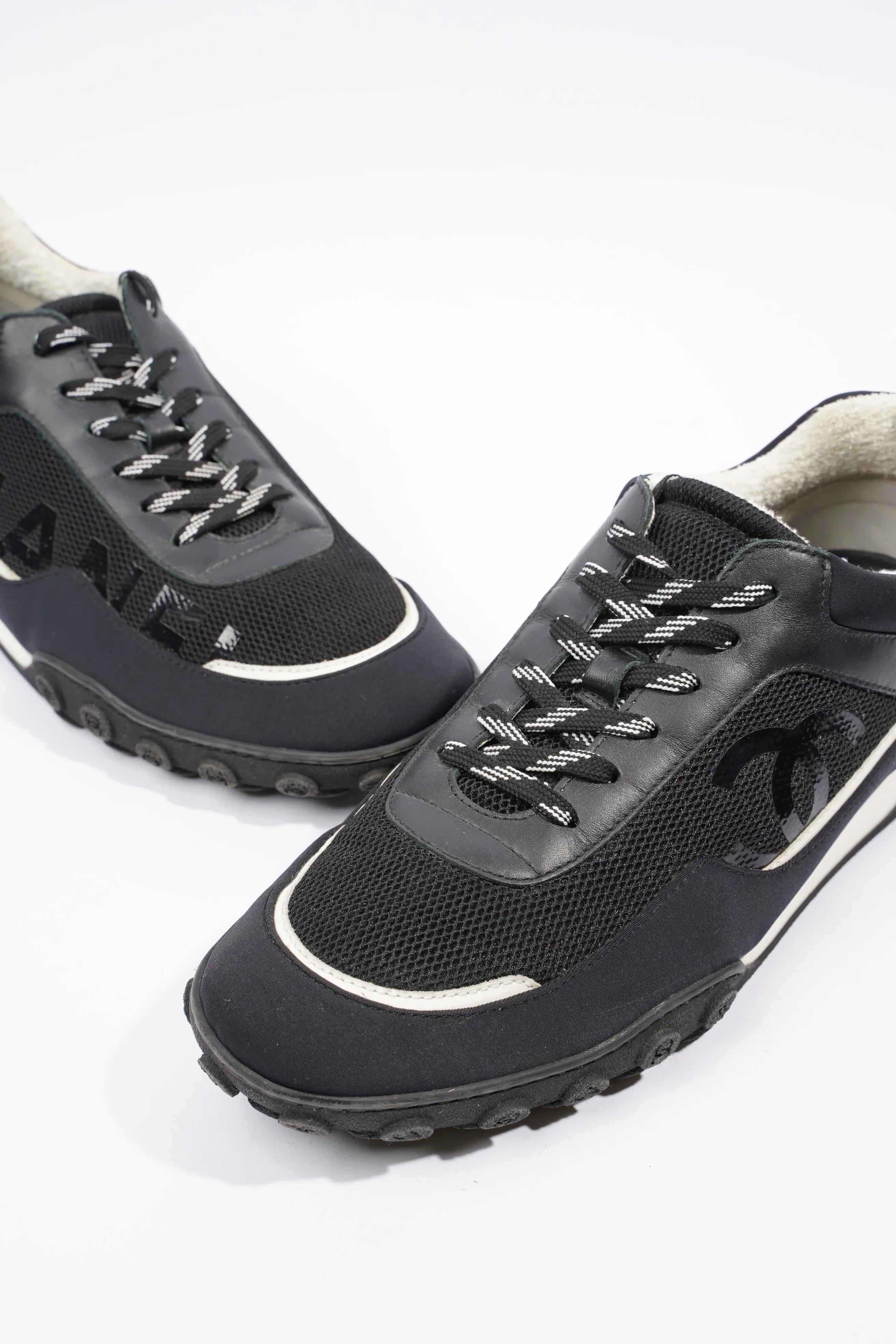 Chanel Low Top Sneaker Black / Navy Mesh EU 43 UK 9
