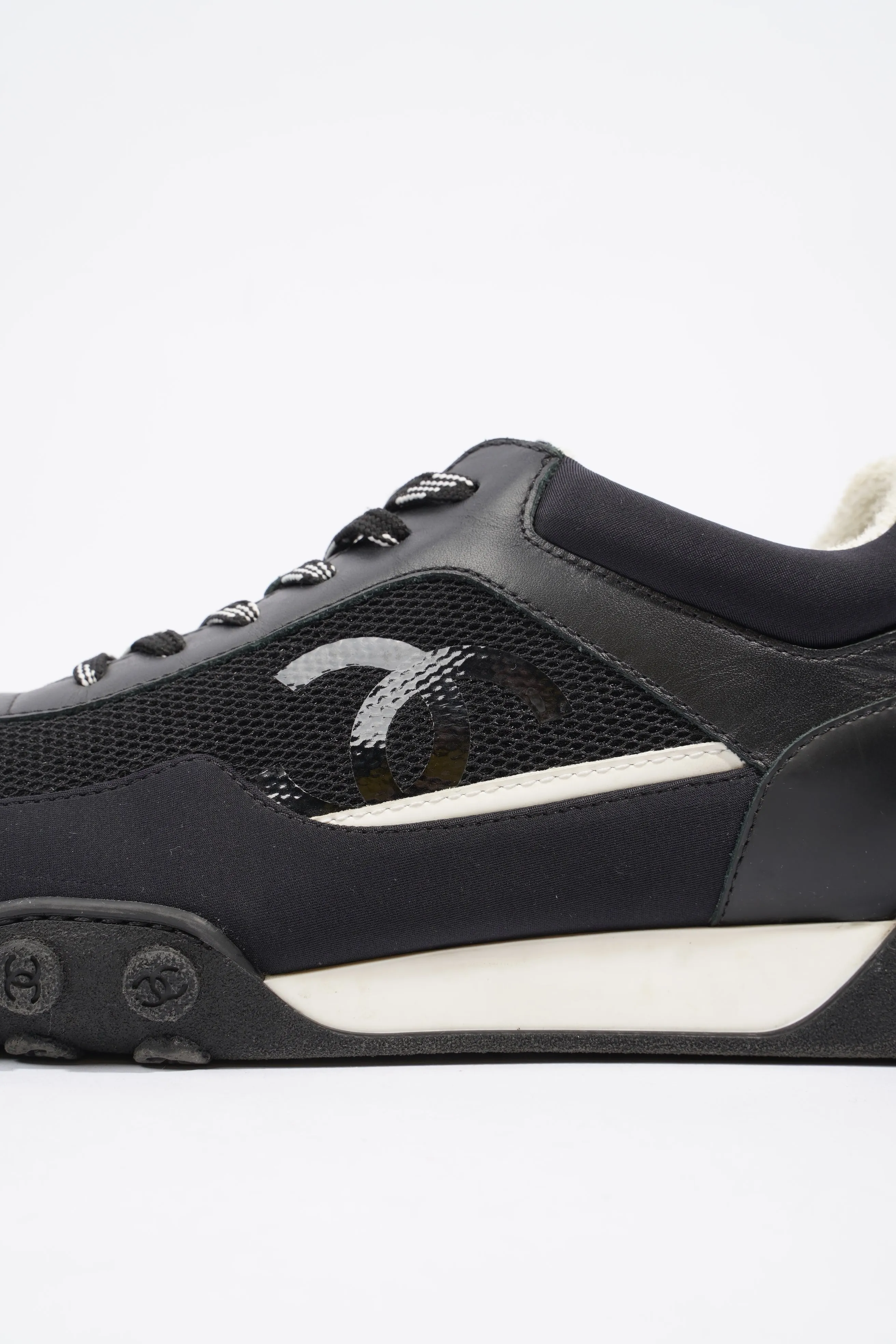 Chanel Low Top Sneaker Black / Navy Mesh EU 43 UK 9