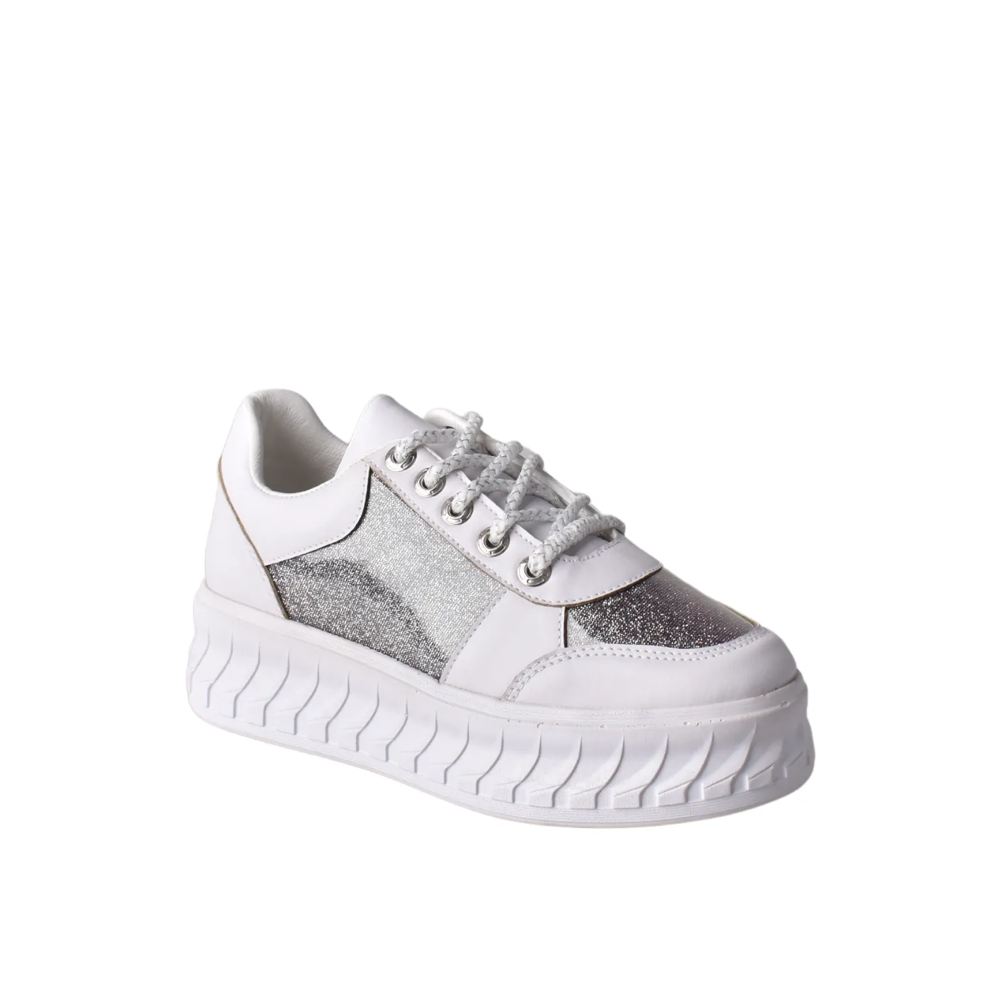Fashionable Sneaker with Trims