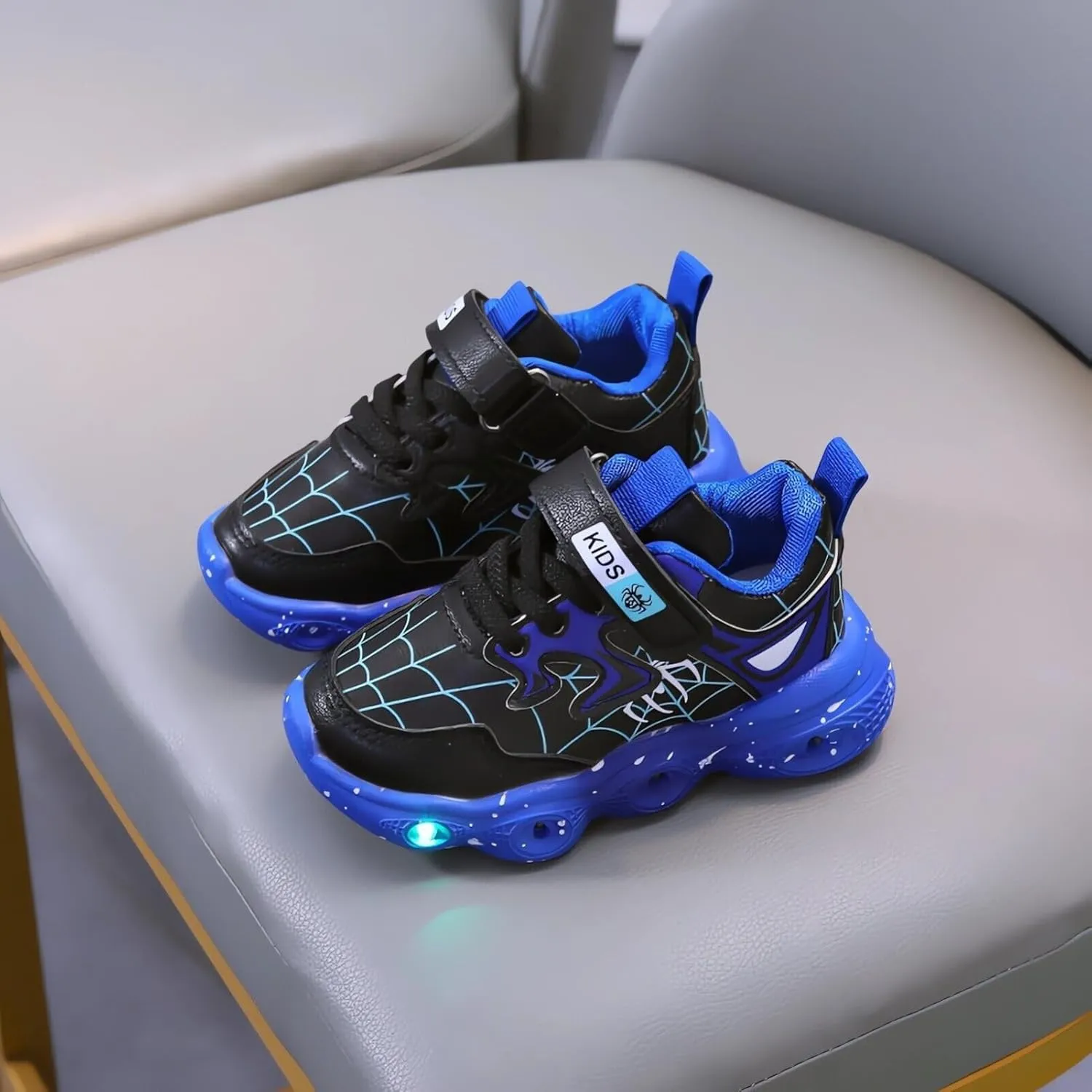 Kids Light Up Shoes Toddler Boys Girls LED Luminous Running Trainers Cartoon Mesh Breathable Sports and Walking Sneaker