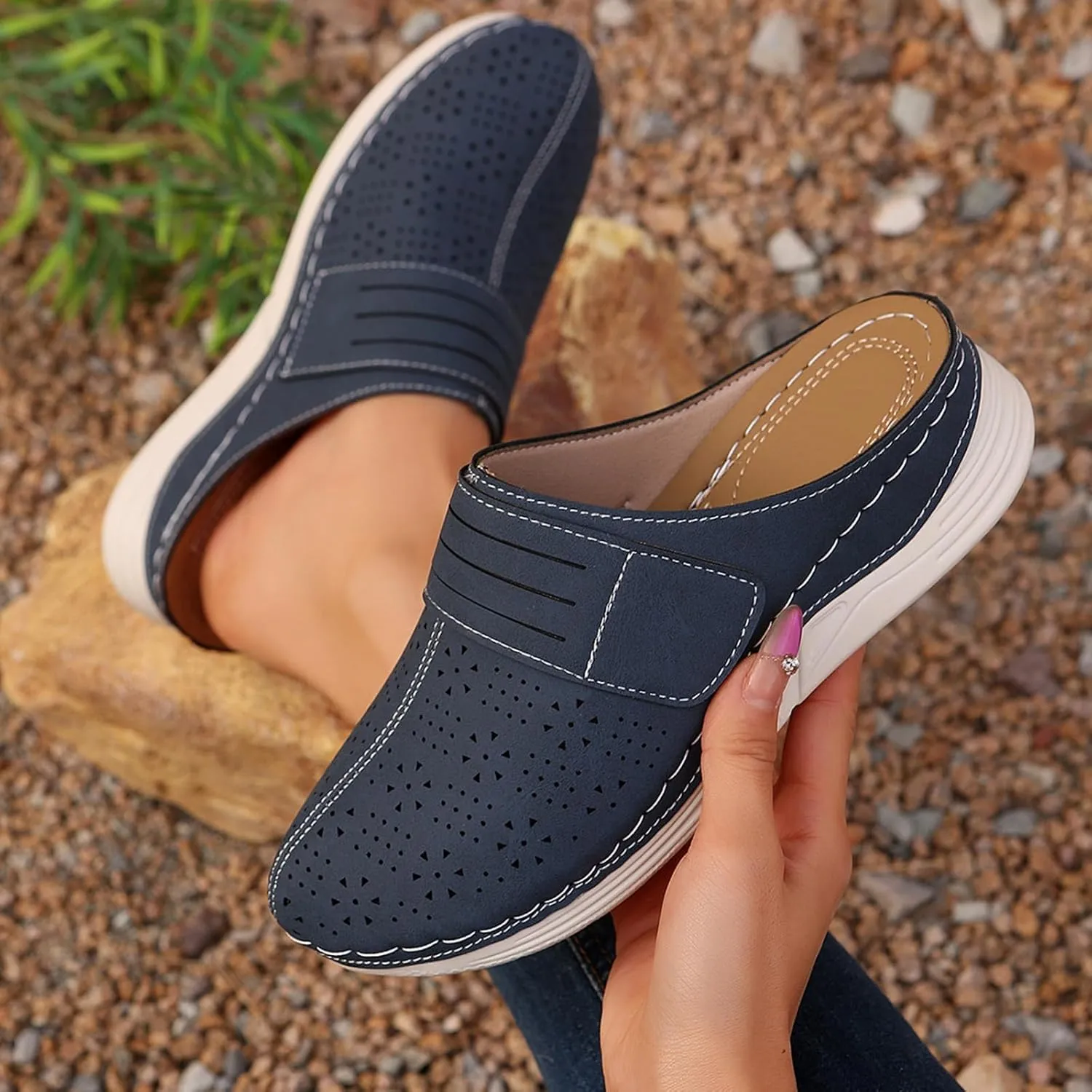 Kubbon Clogs for Womens Slip-On Flat Mule Shoes Comfortable Outdoor Mule Orthopedic Leather Clog Breathable Closed Toe Sandals Summer Wedge Shoes