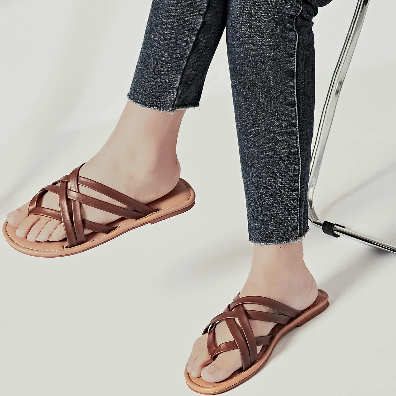 Luoika Women's Wide Width Flat Sandals, Flip Flop Slides Sandal Casual Strapy Sandal Slip on Summer Beach Shoes for Women.