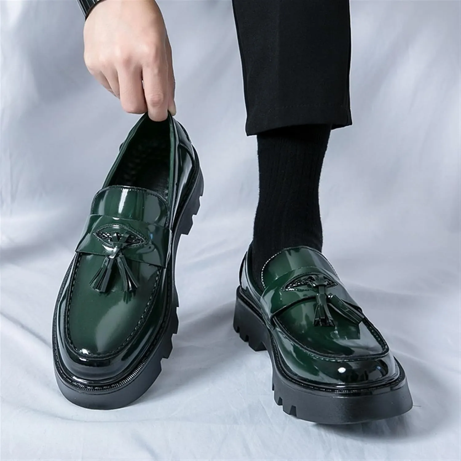 Men's Fashion Retro Patent Leather Slip-On Chunky Tassel Loafer Shoes Comfortable Round Toe Low Top Outdoor Walking Lug Sole Non-Slip Penny Loafers Business Dress Shoes for Men