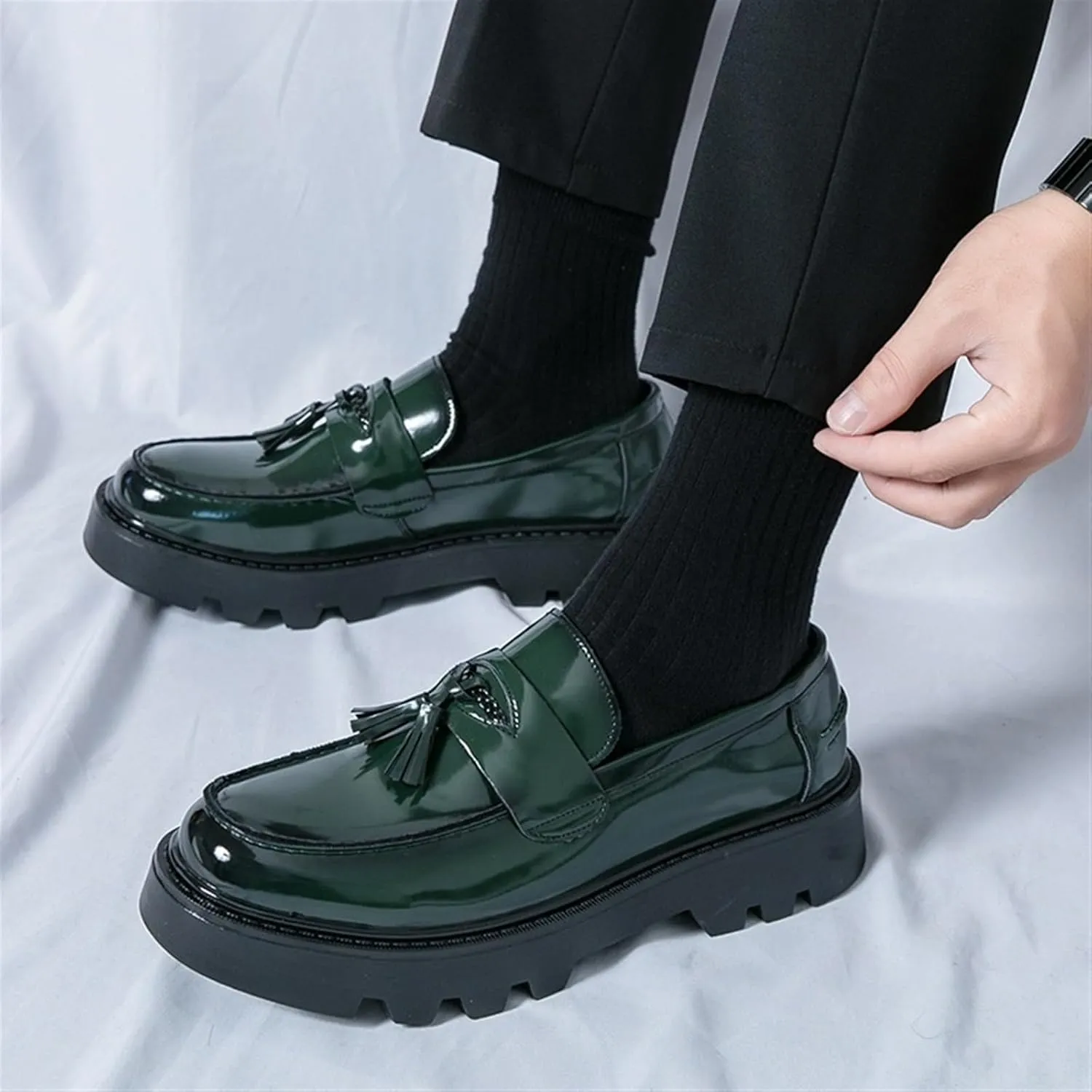 Men's Fashion Retro Patent Leather Slip-On Chunky Tassel Loafer Shoes Comfortable Round Toe Low Top Outdoor Walking Lug Sole Non-Slip Penny Loafers Business Dress Shoes for Men