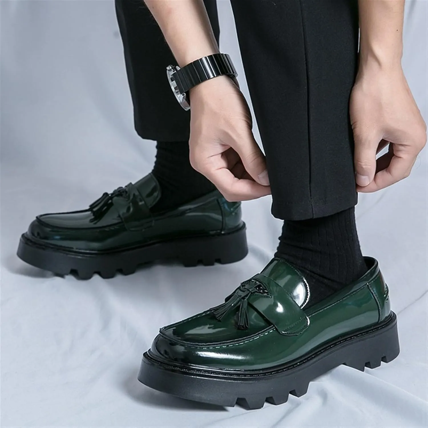 Men's Fashion Retro Patent Leather Slip-On Chunky Tassel Loafer Shoes Comfortable Round Toe Low Top Outdoor Walking Lug Sole Non-Slip Penny Loafers Business Dress Shoes for Men