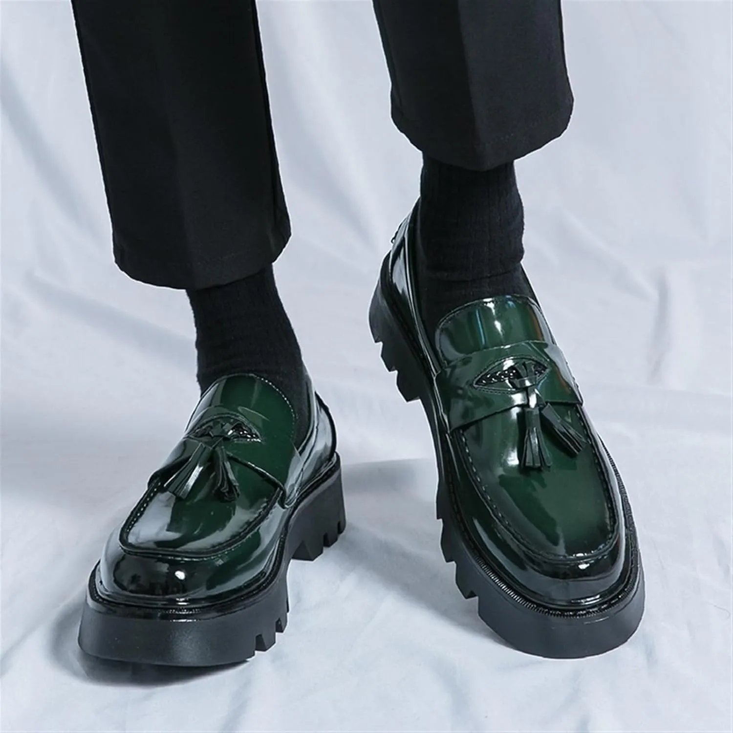 Men's Fashion Retro Patent Leather Slip-On Chunky Tassel Loafer Shoes Comfortable Round Toe Low Top Outdoor Walking Lug Sole Non-Slip Penny Loafers Business Dress Shoes for Men