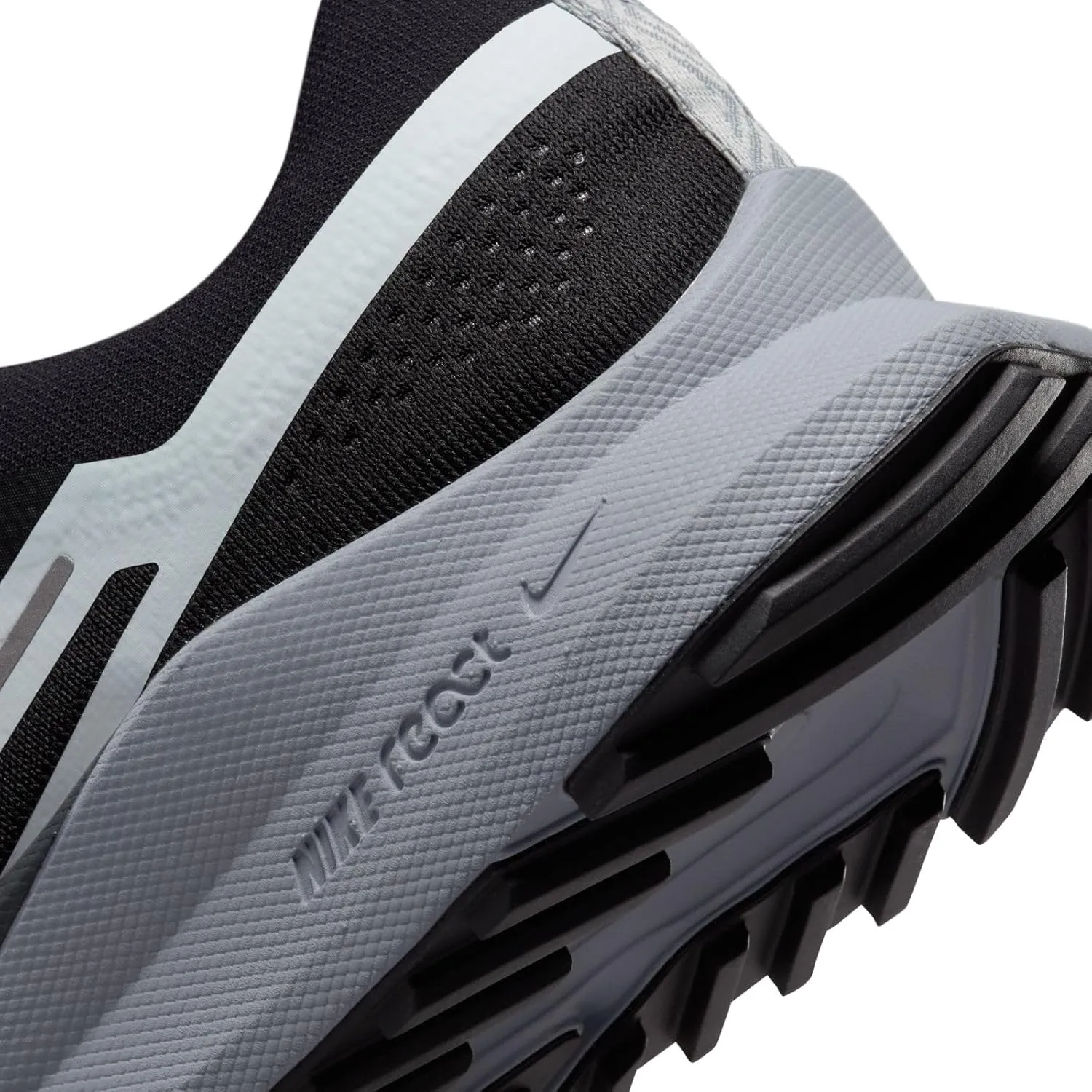 Nike Men's React Pegasus Trail 4 Sneaker, 39