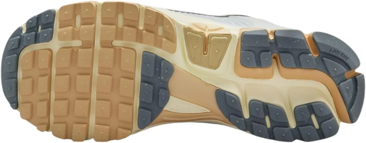 Nike Women's Zoom Vomero 5 Sneaker