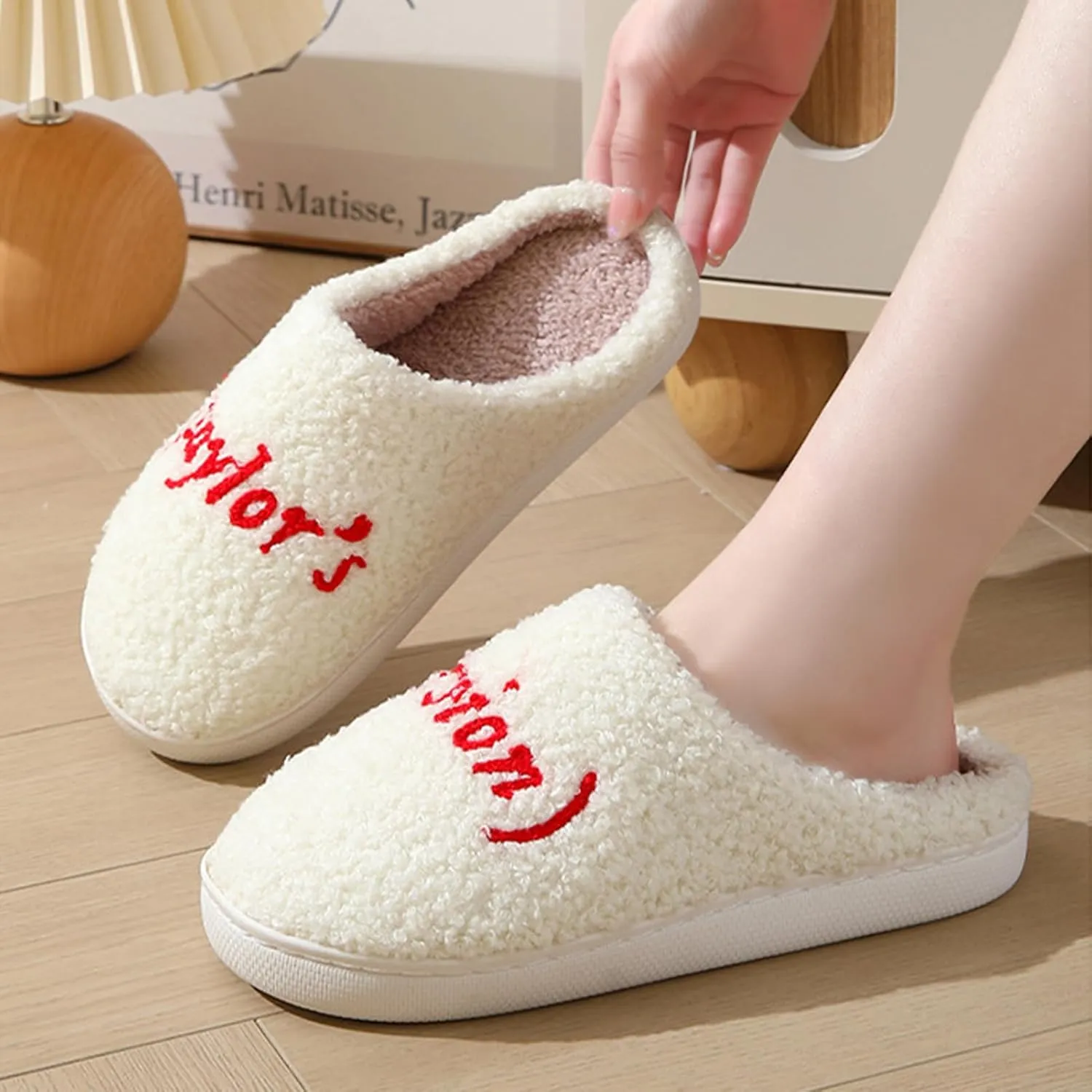 sharllen Kids Taylors Slippers Boys Girls 1989 Cute House Slippers Comfy Warm Fuzzy Flat Slides for Home Indoor Shoes Little/Big Kids