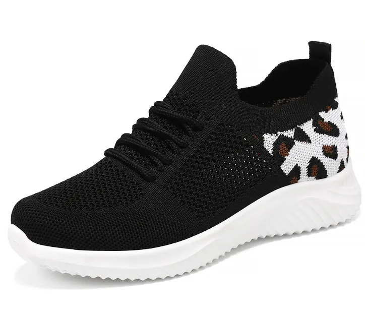 Ultra light tennis sneaker