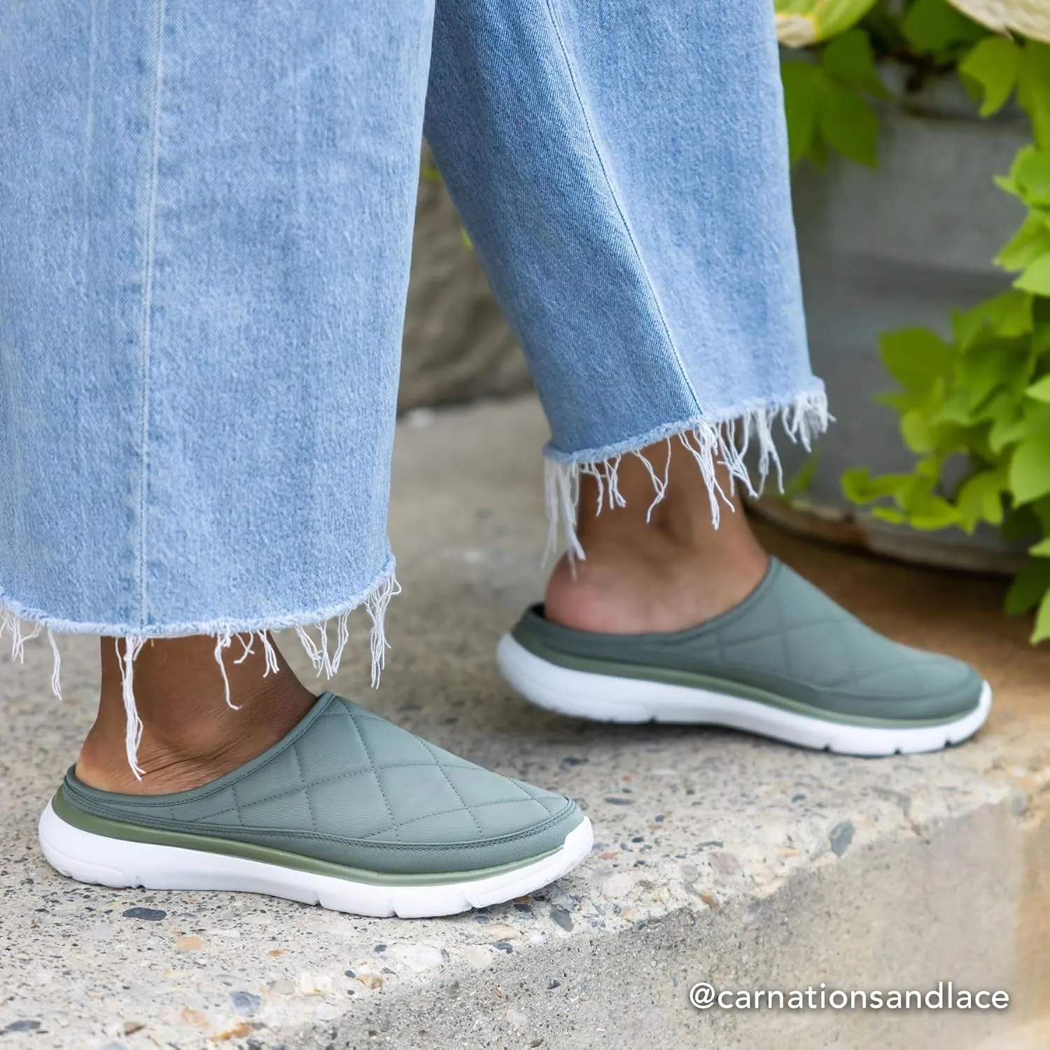 Vera Bradley Women's 2-Mile Slip-On Mule Shoe