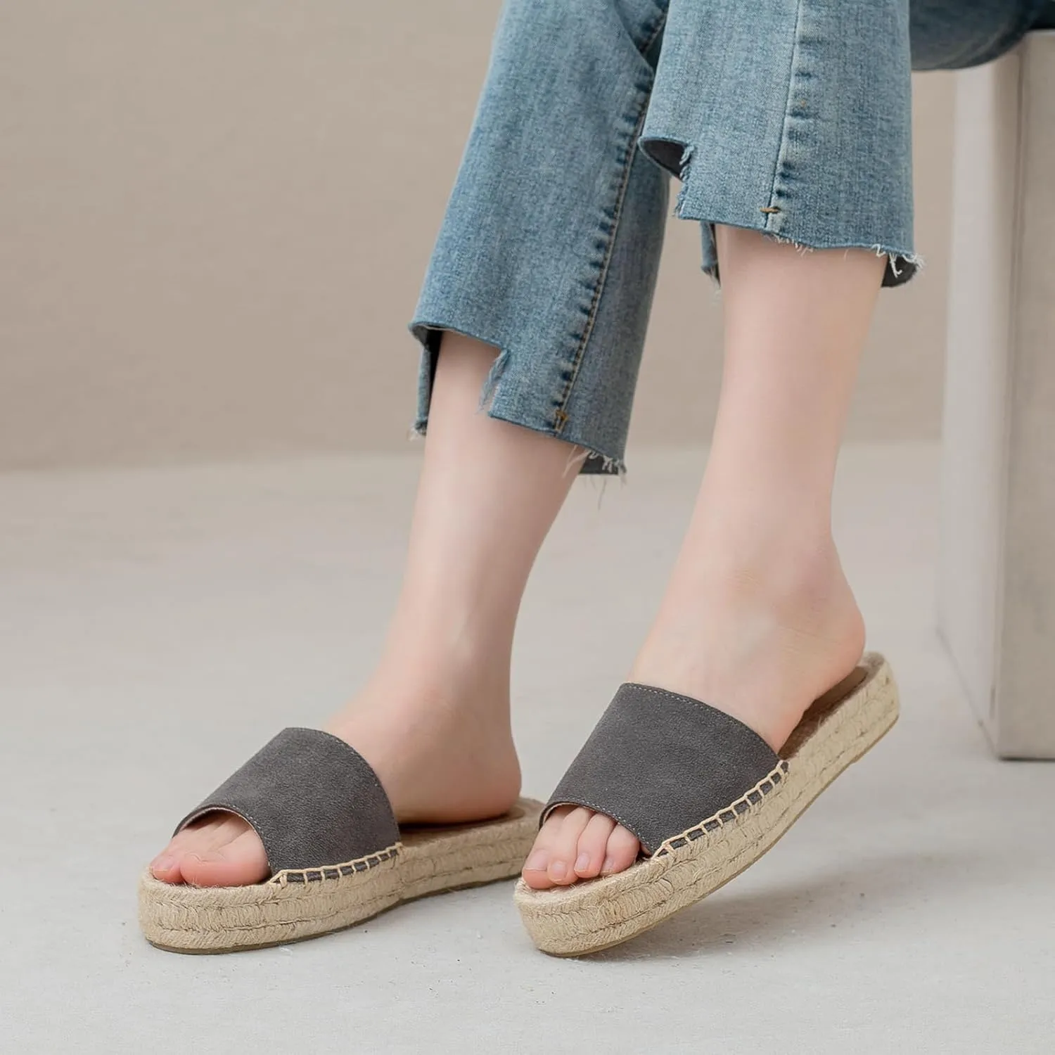 Women's One Word Thick Bottom Slippers - Fashionable Flat Shoes Comfortable Sandals Breathable Non slip Slippers Easy to Wear Suitable for Pairing with T-shirts, Dresses, Jeans
