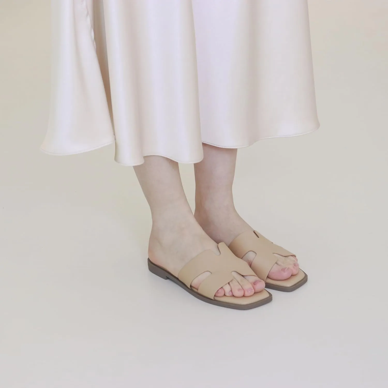Womens Slip On Flat Sandals Soft Leather Open Toe Slide for Summer Dressy